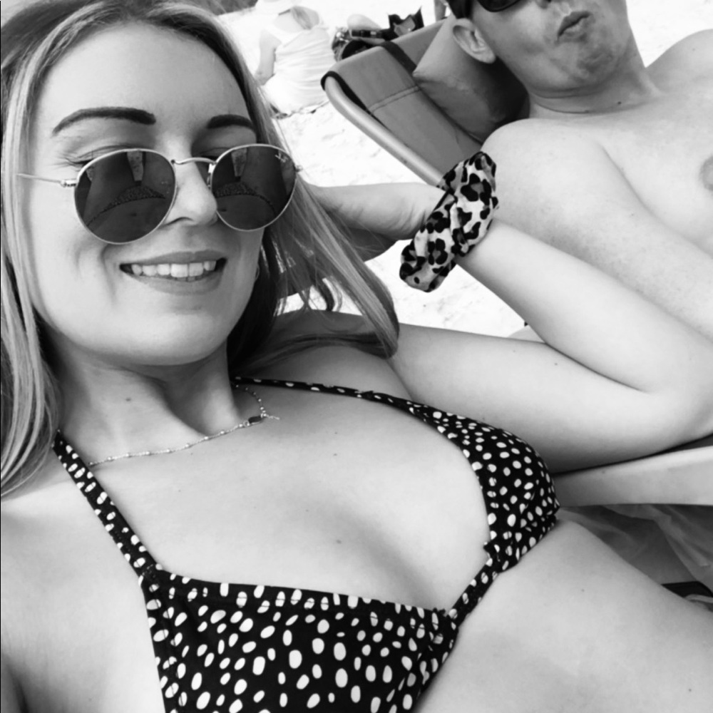 Lizzy x Kay   thanks for checking out my closet :)